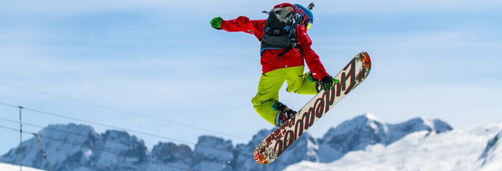 Freestyle snowboarding kickers method grab